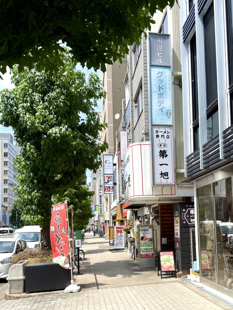 天神橋筋沿いにある本家 第一旭 天満店